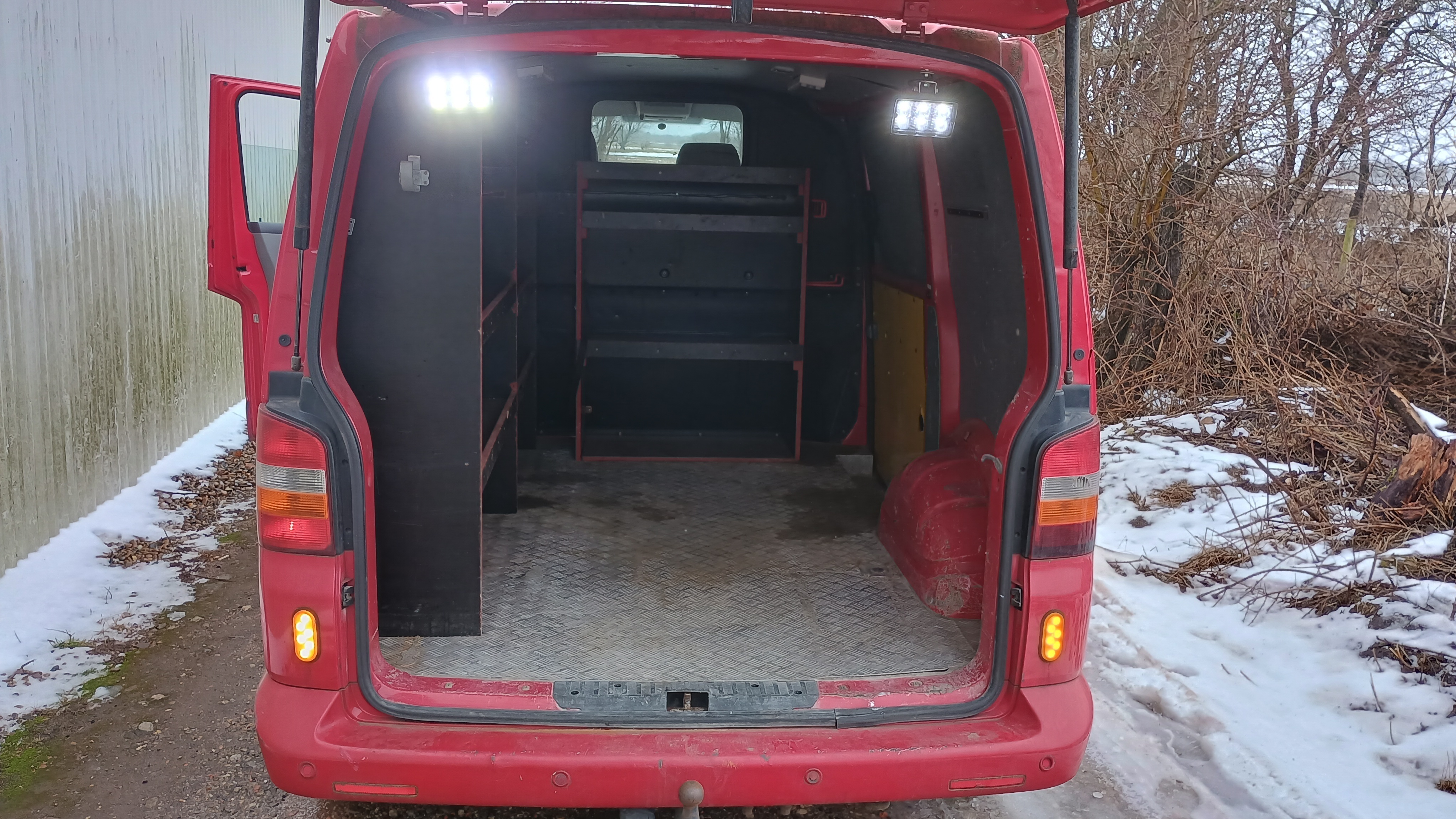 Rød VW Transporter fra 2010