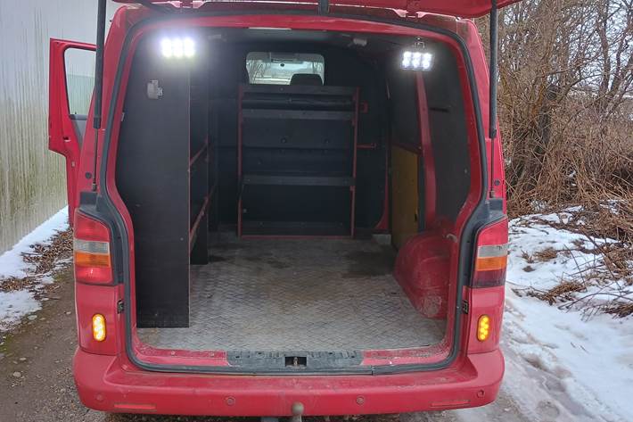 Rød VW Transporter fra 2010
