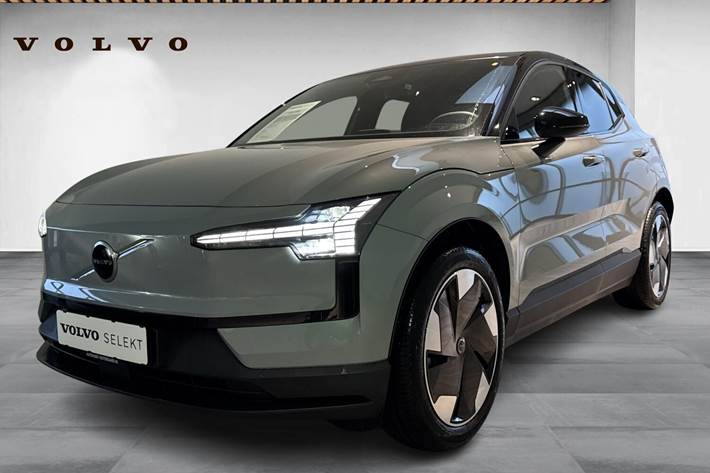 Grøn Volvo EX30 fra 2024 set udefra