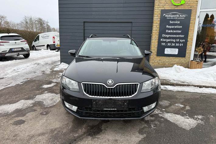 Sort Skoda Octavia fra 2017