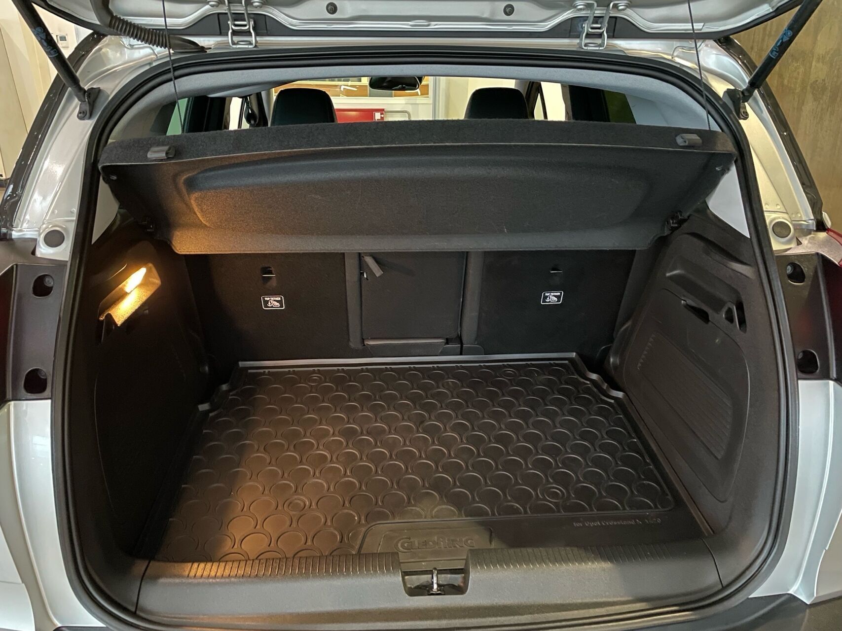 Grå Opel Crossland X fra 2019