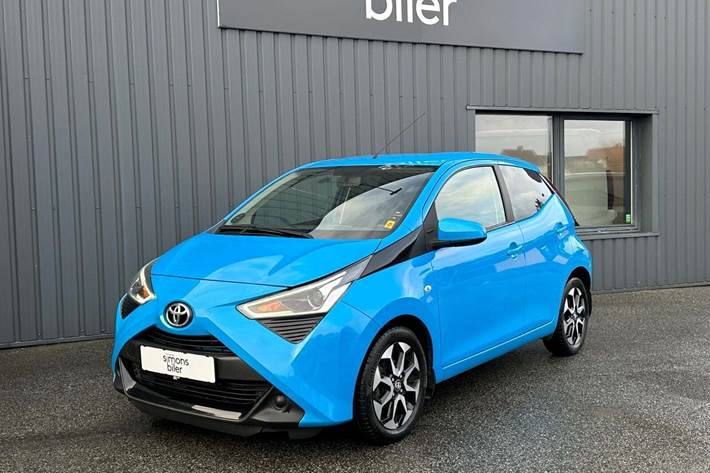 Blå Toyota Aygo fra 2019 set udefra