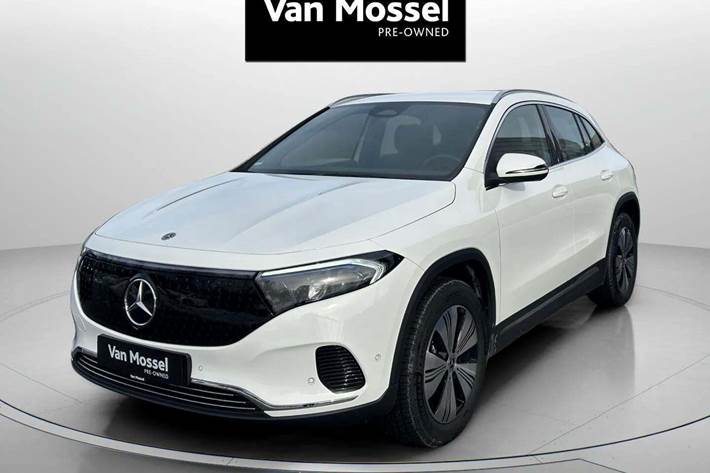 Hvid Mercedes EQA250 fra 2024 set udefra