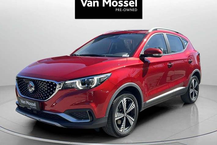 Rød MG ZS fra 2020 set udefra