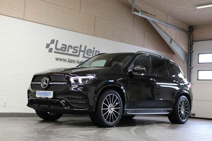 Sort Mercedes GLE350 de fra 2022 set udefra