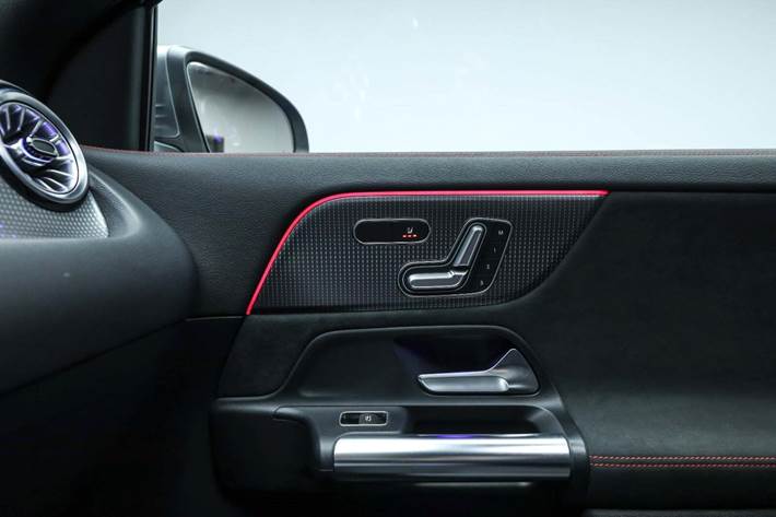 Grå Mercedes EQA250 fra 2021