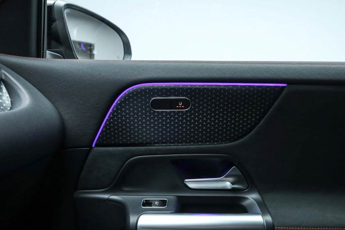 Hvid Mercedes EQA250+ fra 2025