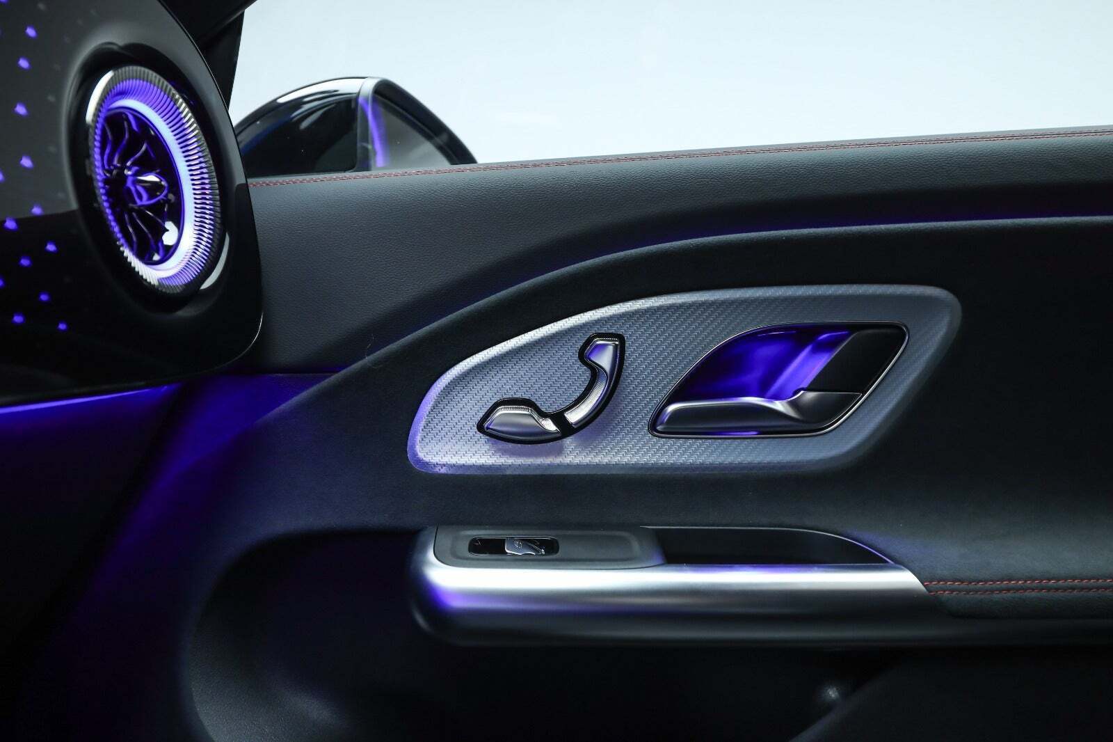 Blå Mercedes CLA250+ fra 2025