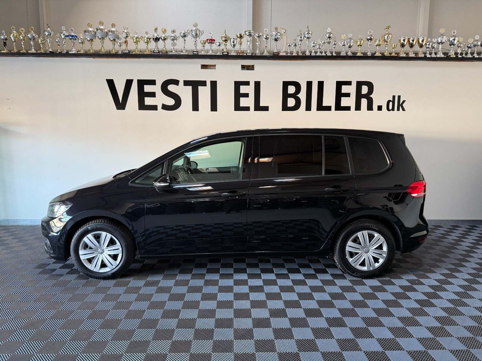 Sort VW Touran fra 2016