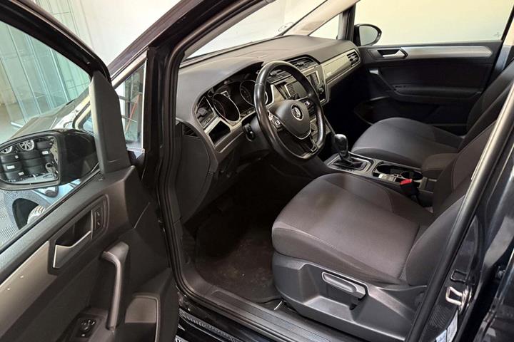 Sort VW Touran fra 2016