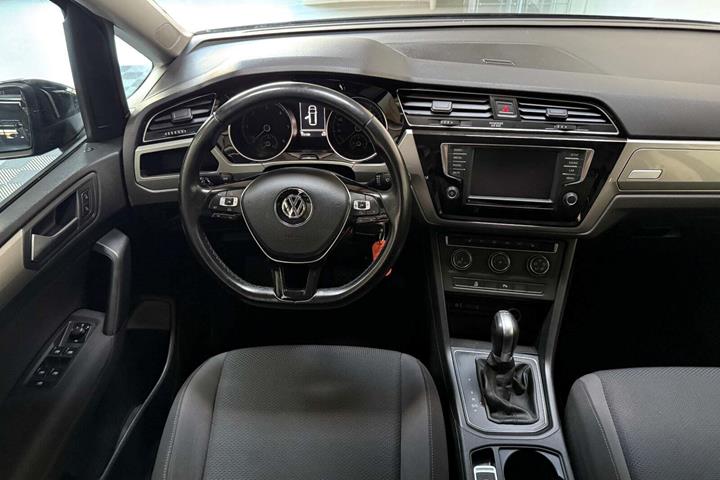 Sort VW Touran fra 2016
