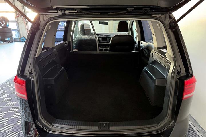 Sort VW Touran fra 2016