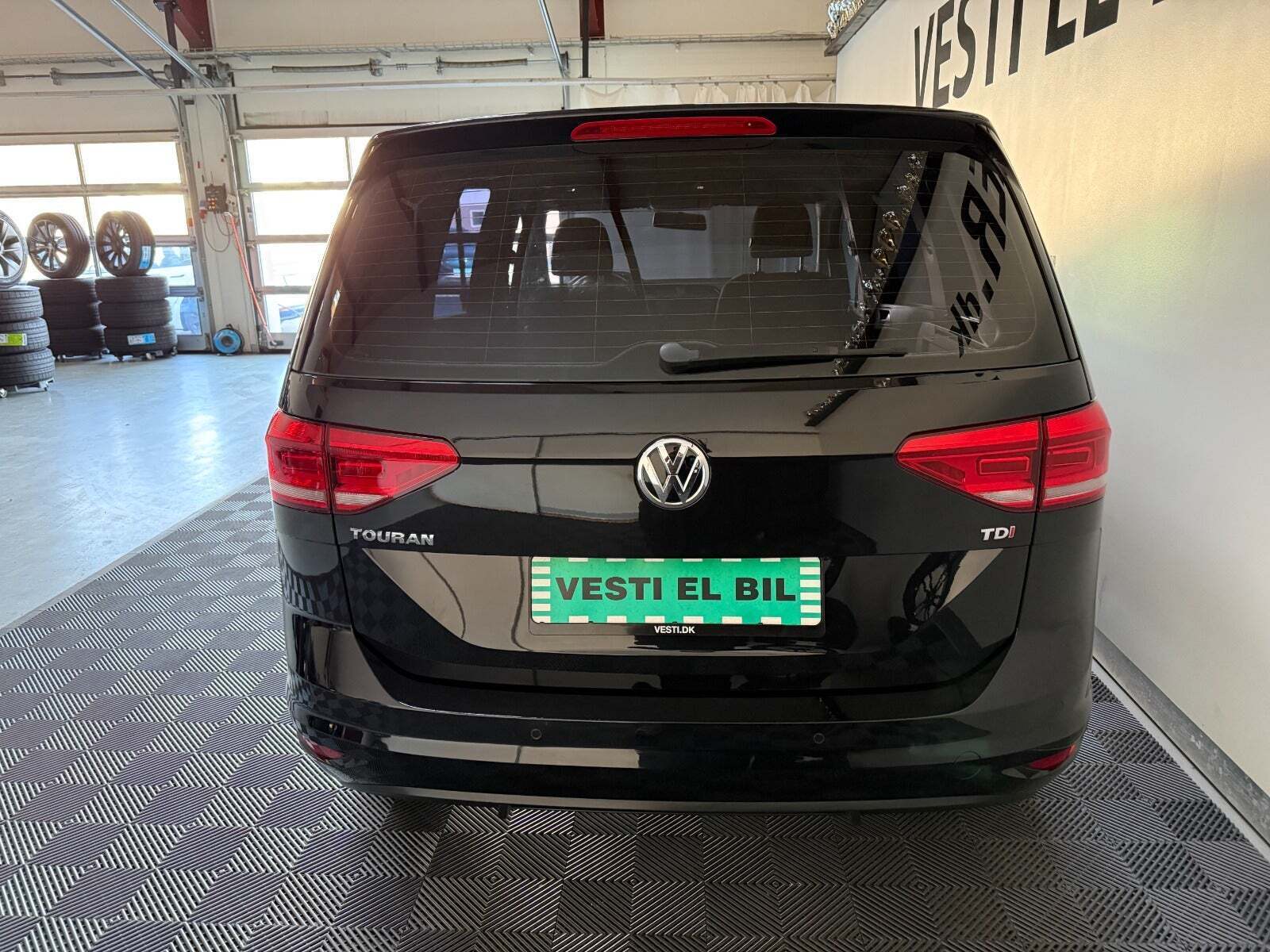 Sort VW Touran fra 2016
