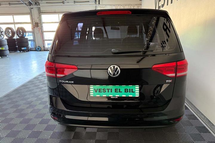 Sort VW Touran fra 2016