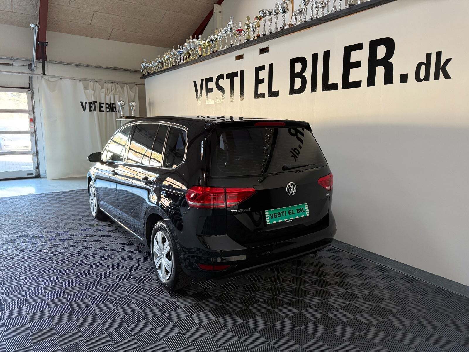Sort VW Touran fra 2016