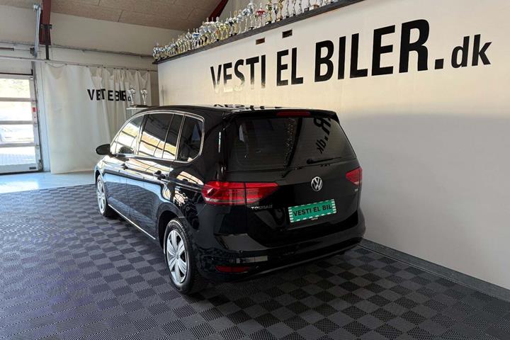 Sort VW Touran fra 2016