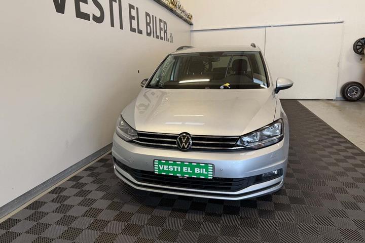 Sølv VW Touran fra 2022