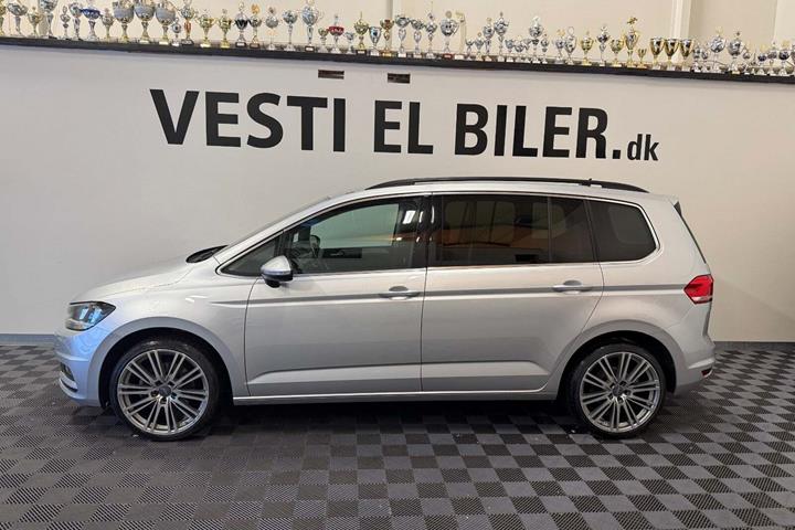 Sølv VW Touran fra 2022
