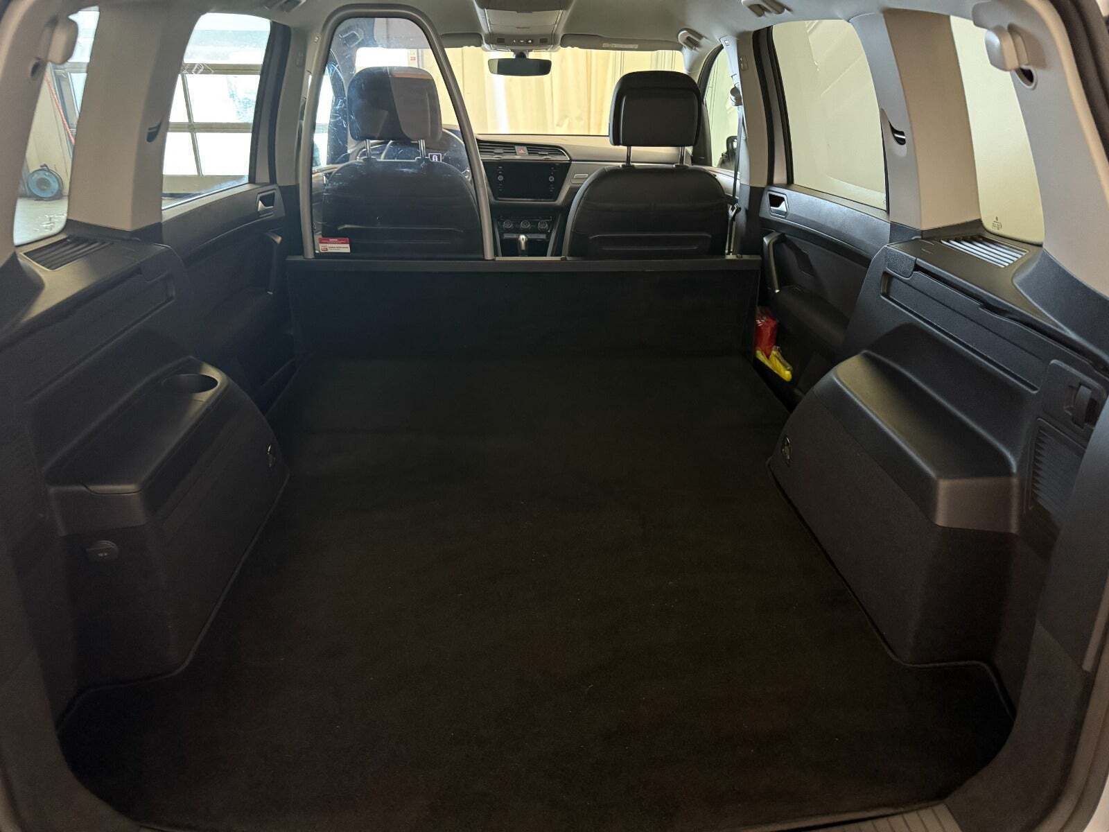 Sølv VW Touran fra 2022