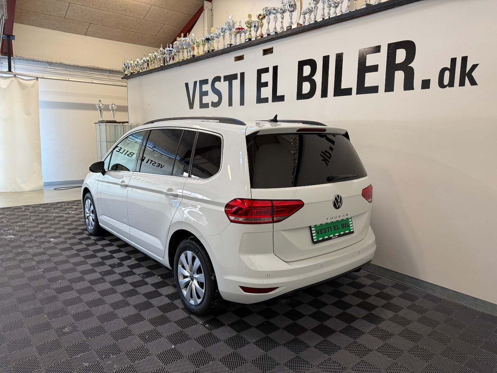 Hvid VW Touran fra 2022