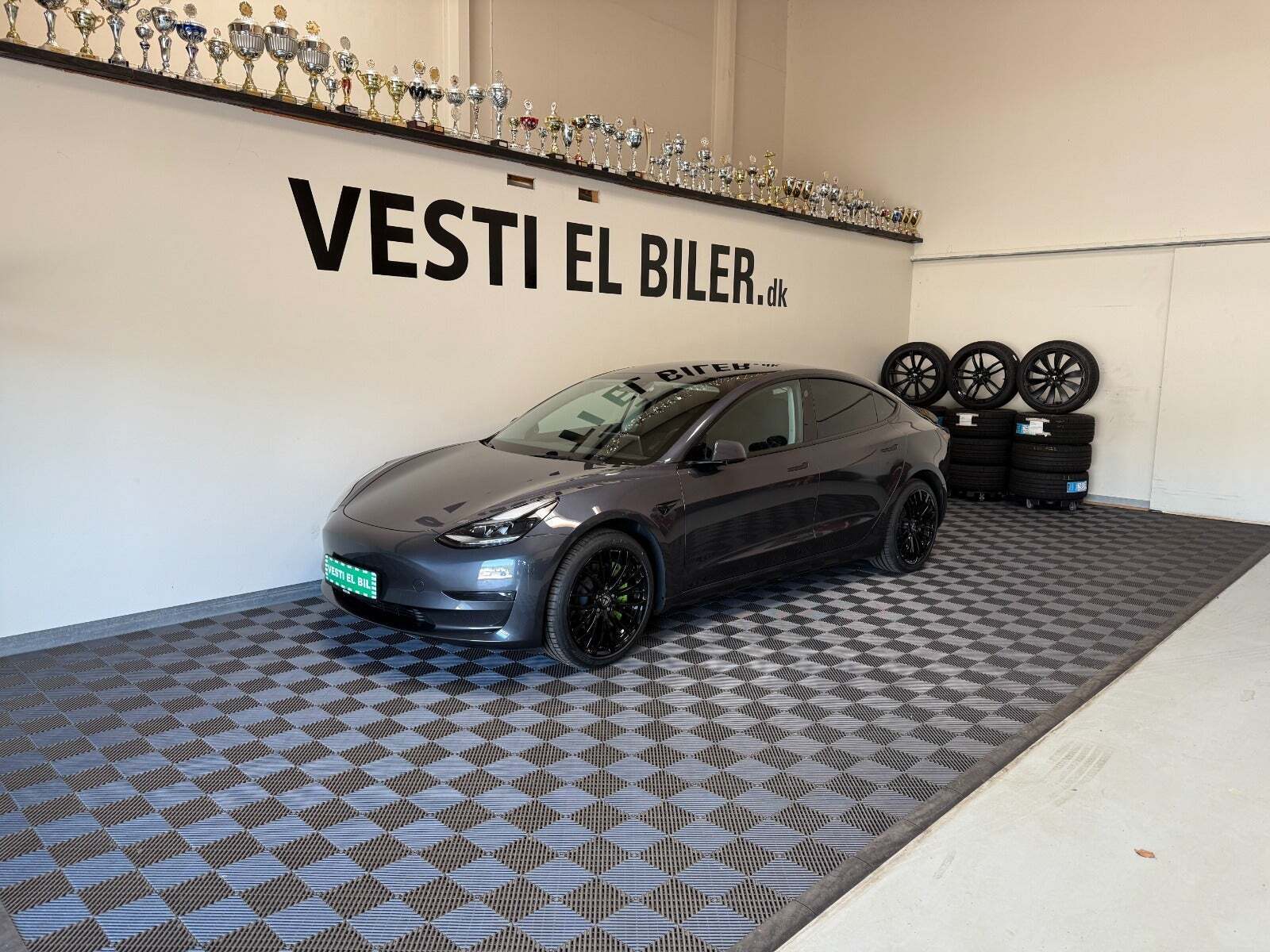 Tesla Model 3 Long Range RWD