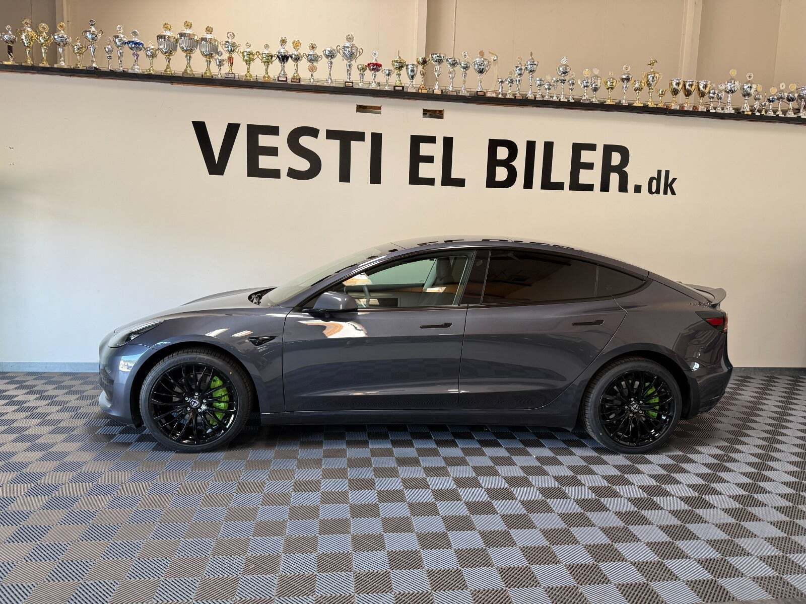 Tesla Model 3 Long Range RWD