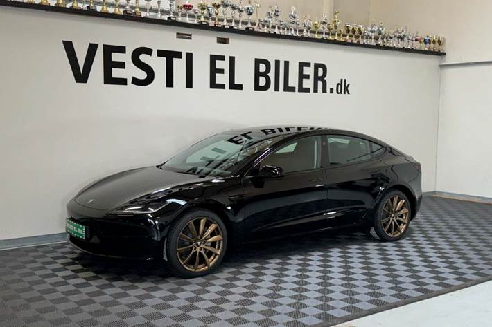 Sort Tesla Model 3 fra 2024