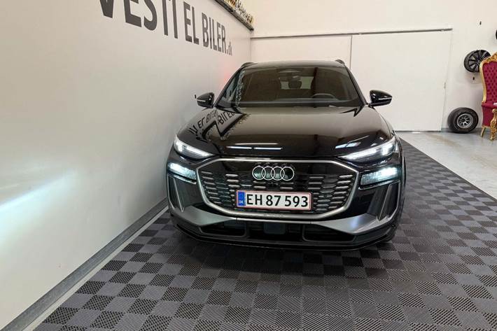 Sort Audi Q6 e-tron fra 2025