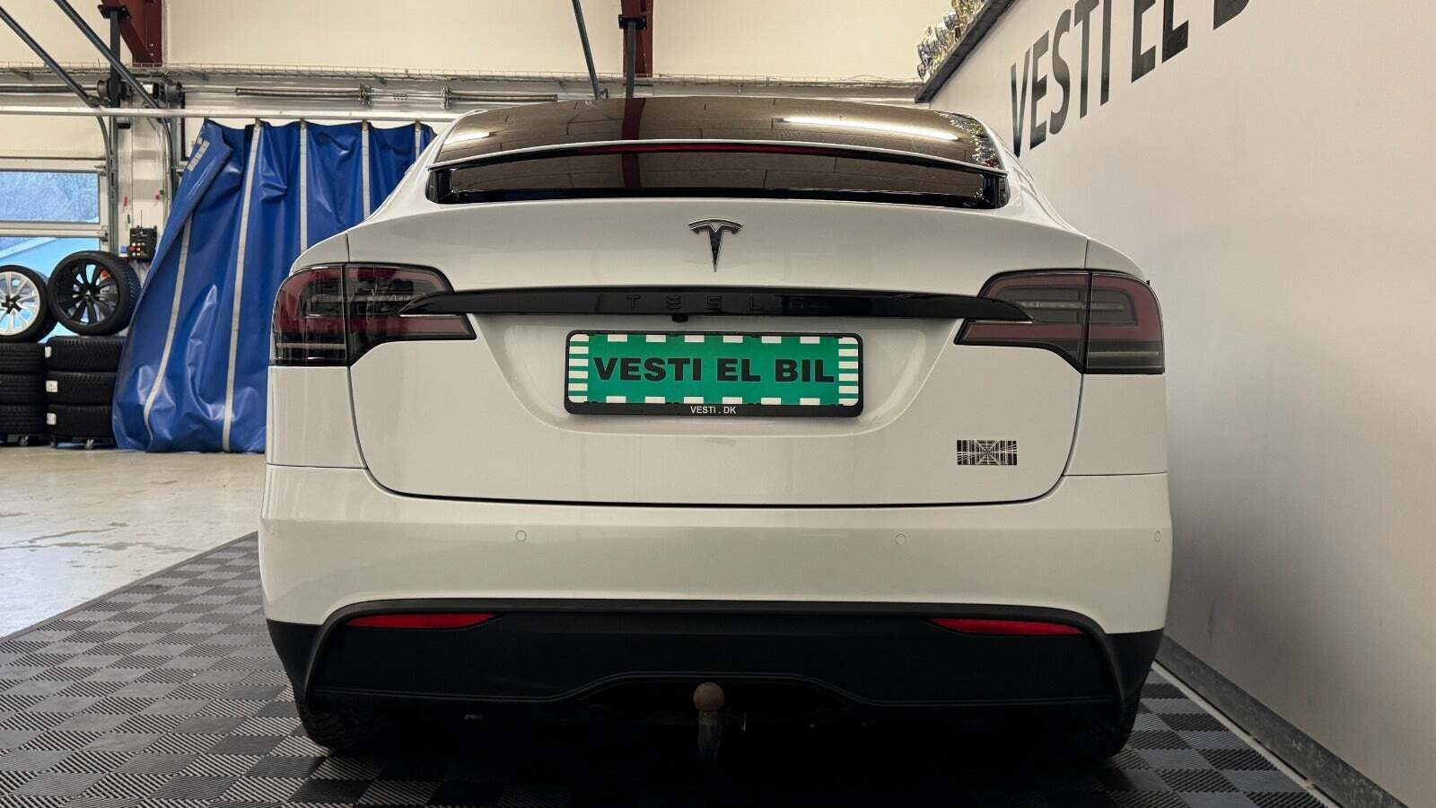 Hvid Tesla Model X fra 2022