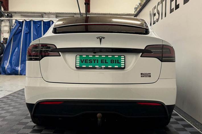 Hvid Tesla Model X fra 2022