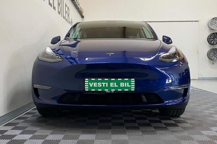 Blå Tesla Model Y fra 2024