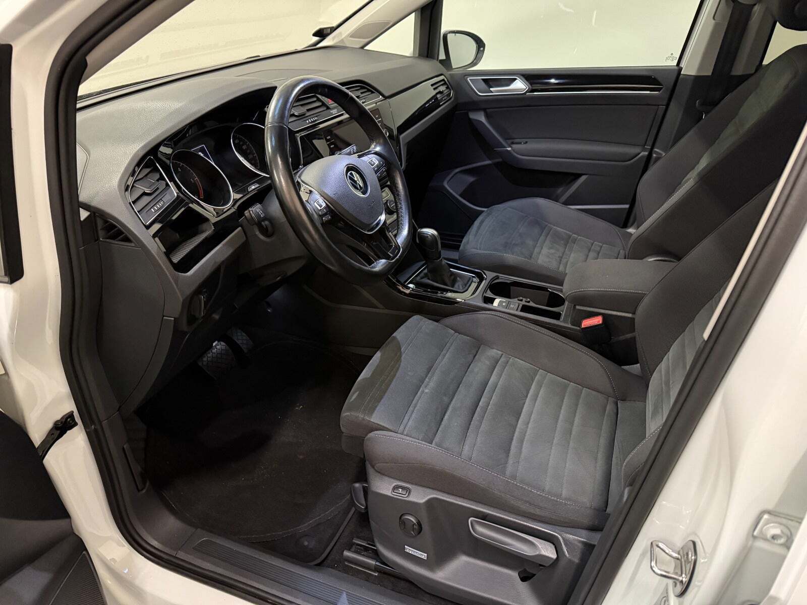 VW Touran 2,0 TDi 150 Highline DSG Van