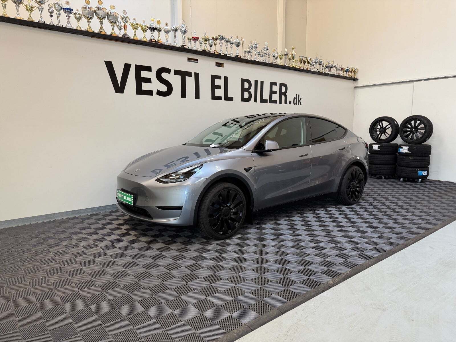 Tesla Model Y Long Range RWD