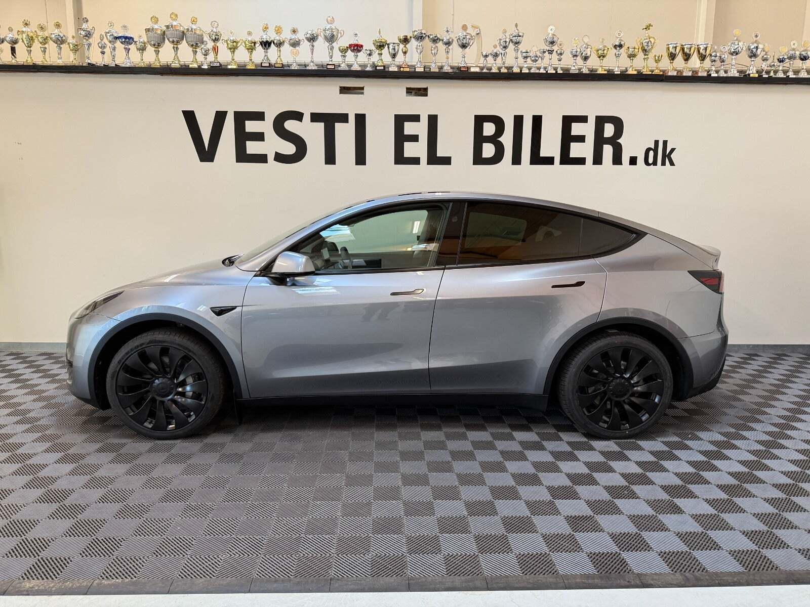 Tesla Model Y Long Range RWD