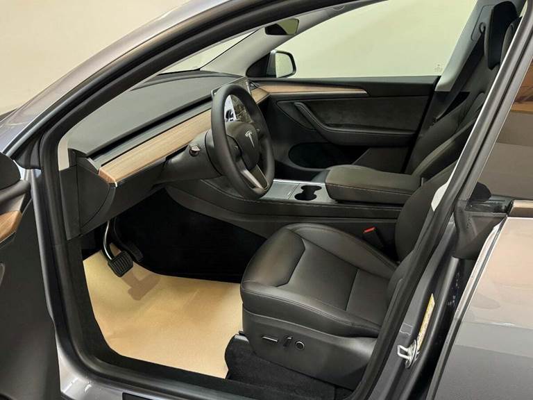 Tesla Model Y Long Range RWD