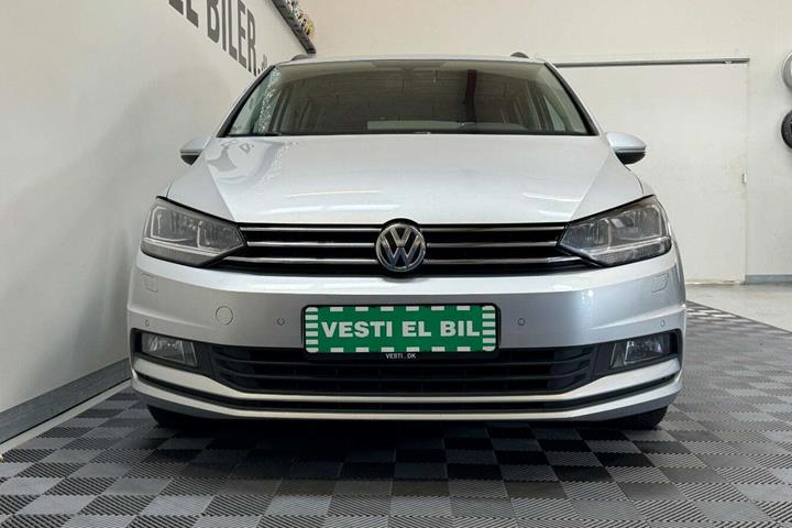 Sølv VW Touran fra 2016