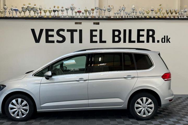 Sølv VW Touran fra 2016