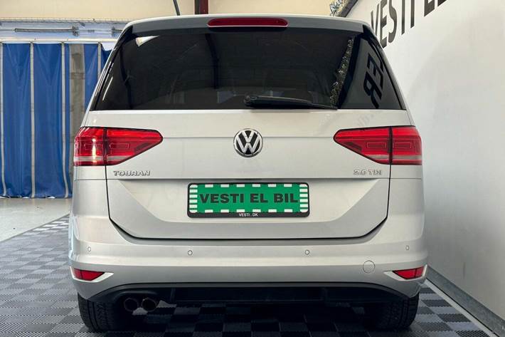 Sølv VW Touran fra 2016