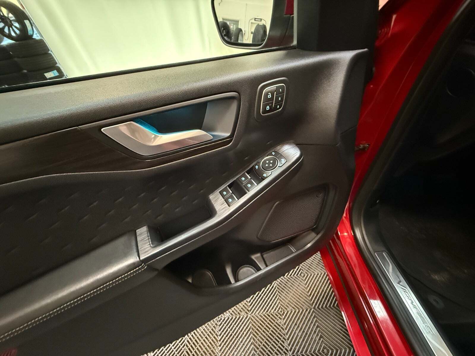 Ford Kuga 2,5 HEV Vignale CVT