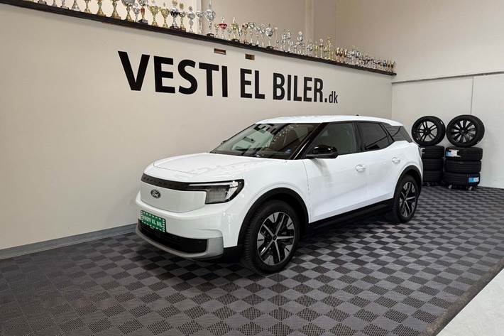 Hvid Ford Explorer fra 2025 set udefra