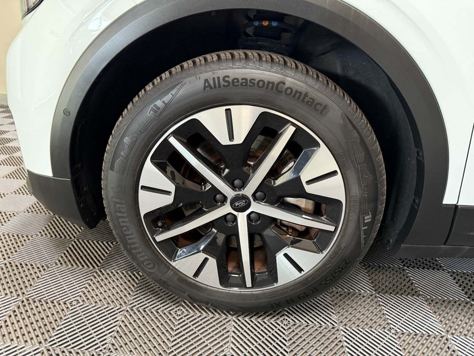 Ford Explorer 77 Select Extended Range