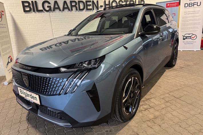 Blå Peugeot e-5008 fra 2025 set udefra