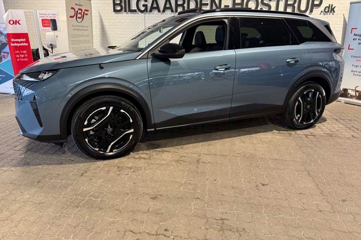 Blå Peugeot e-5008 fra 2025