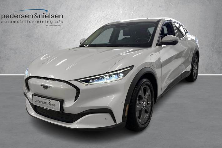 Hvid Ford Mustang Mach-E fra 2021 set udefra