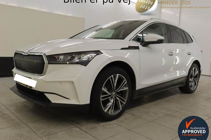 Hvid Skoda Enyaq fra 2023 set udefra
