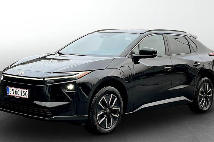 Sort Toyota BZ4X fra 2025 set udefra