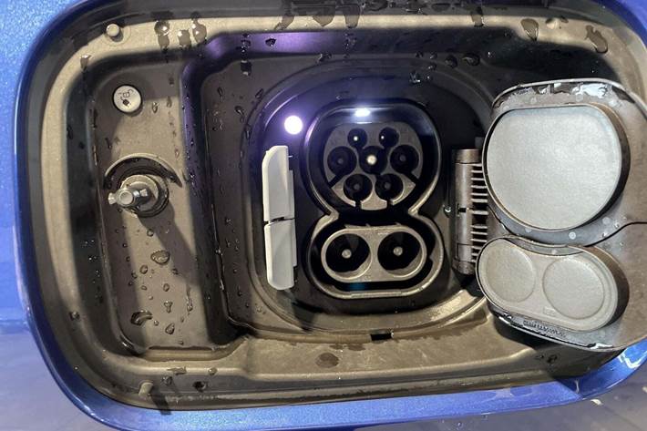 Blå BMW i4 fra 2025