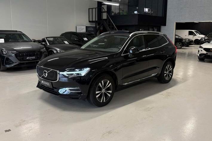 Sort Volvo XC60 fra 2021 set udefra