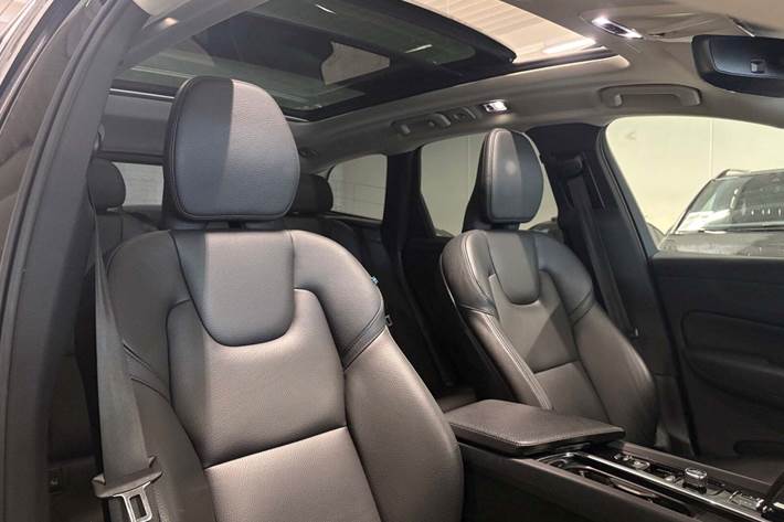 Sort Volvo XC60 fra 2021