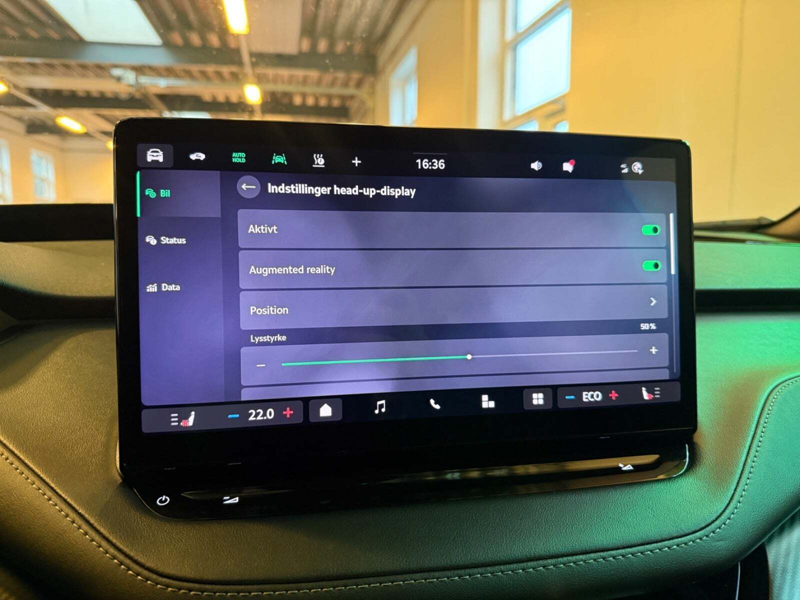 Hvid Skoda Enyaq fra 2024